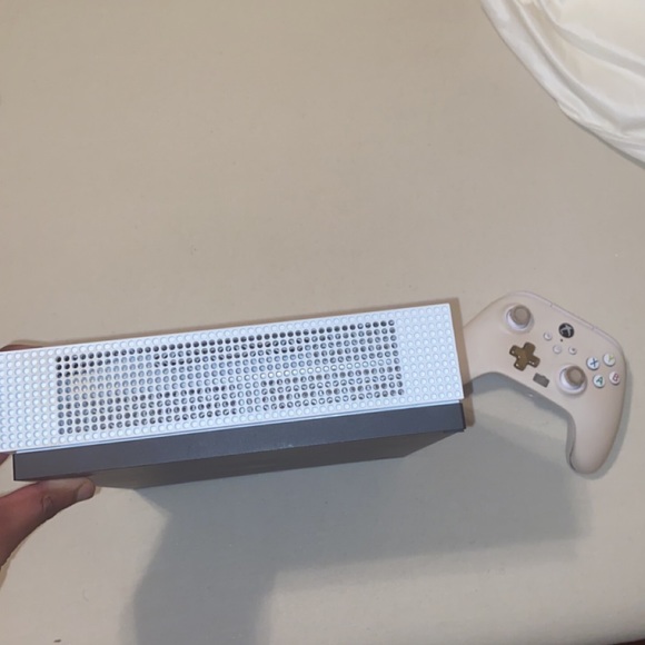Xbox One S - Picture 8 of 8
